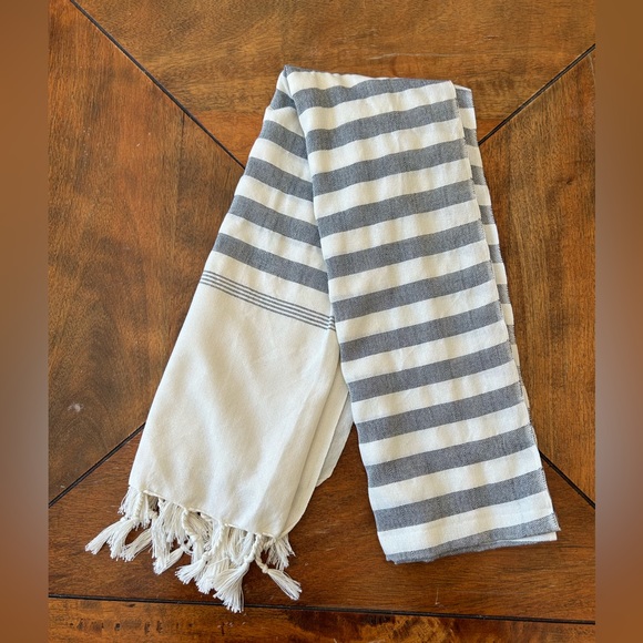 100% Cotton Ivory and Gray Striped Scarf, NEW - Picture 4 of 4